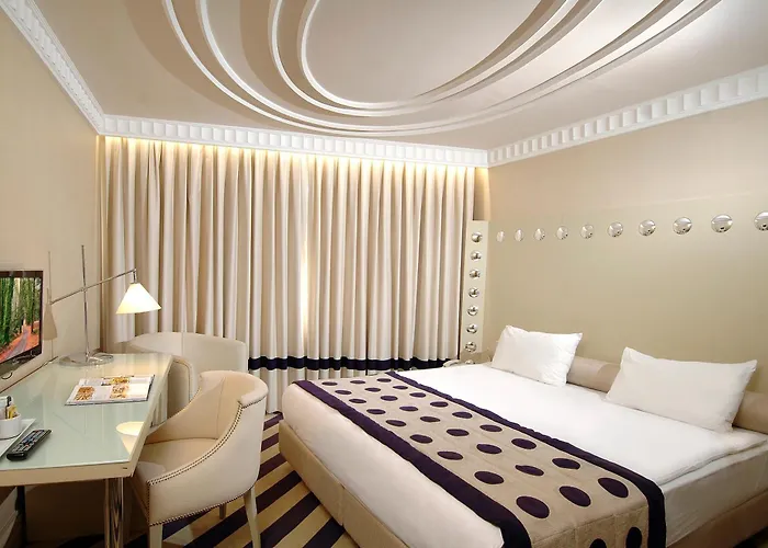 تقسيم هل فندق 4*