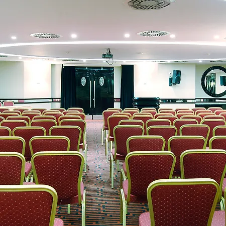 酒店 塔克西姆山顶酒店 4*