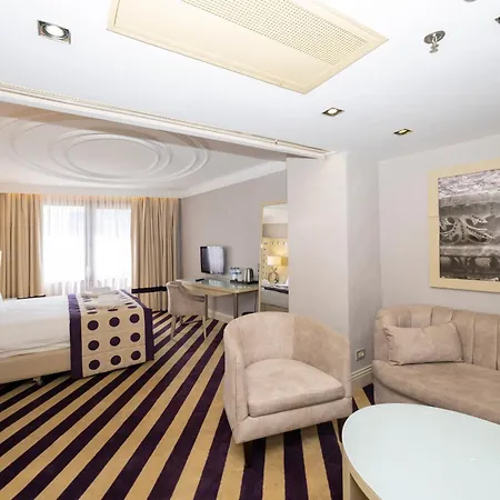 塔克西姆山顶酒店 4*